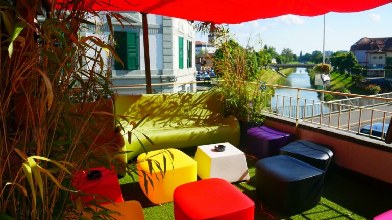 The New Bridge Bar