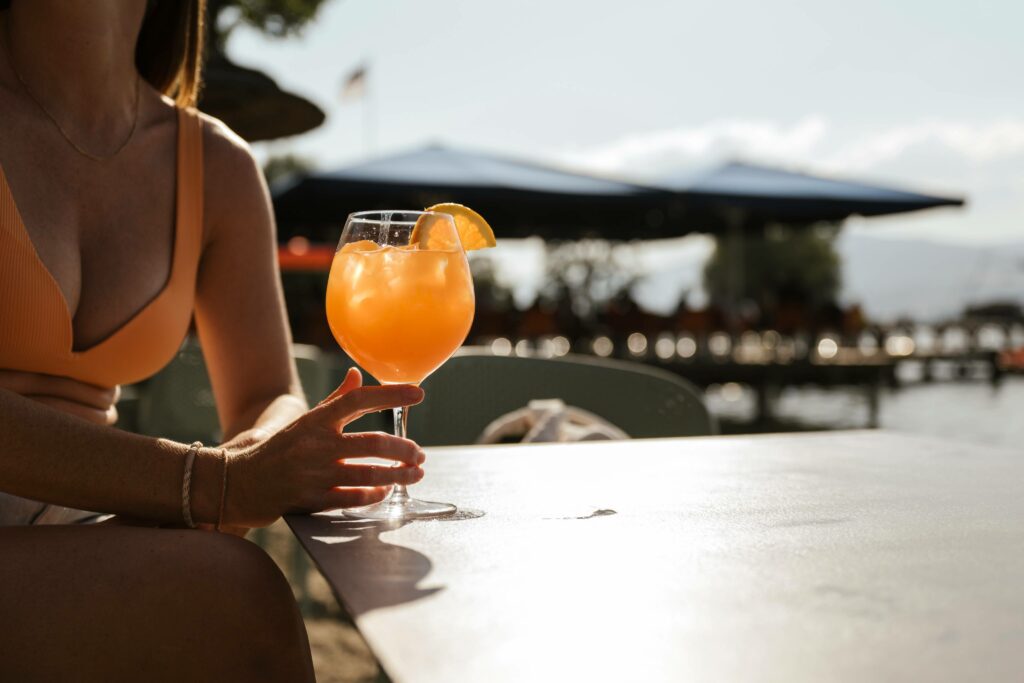 Bars and restaurants by the lake 