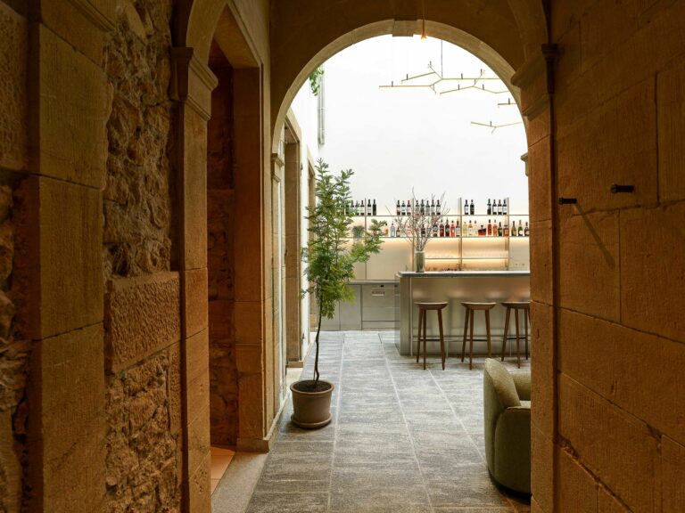 Muratum Bar & Lounge