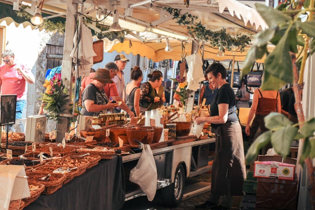 Der Markt von Estavayer orientiert sich stärker am Kunsthandwerk!