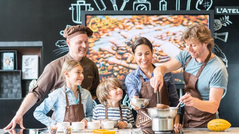 Take part in our chocolate workshops in the canton of Fribourg