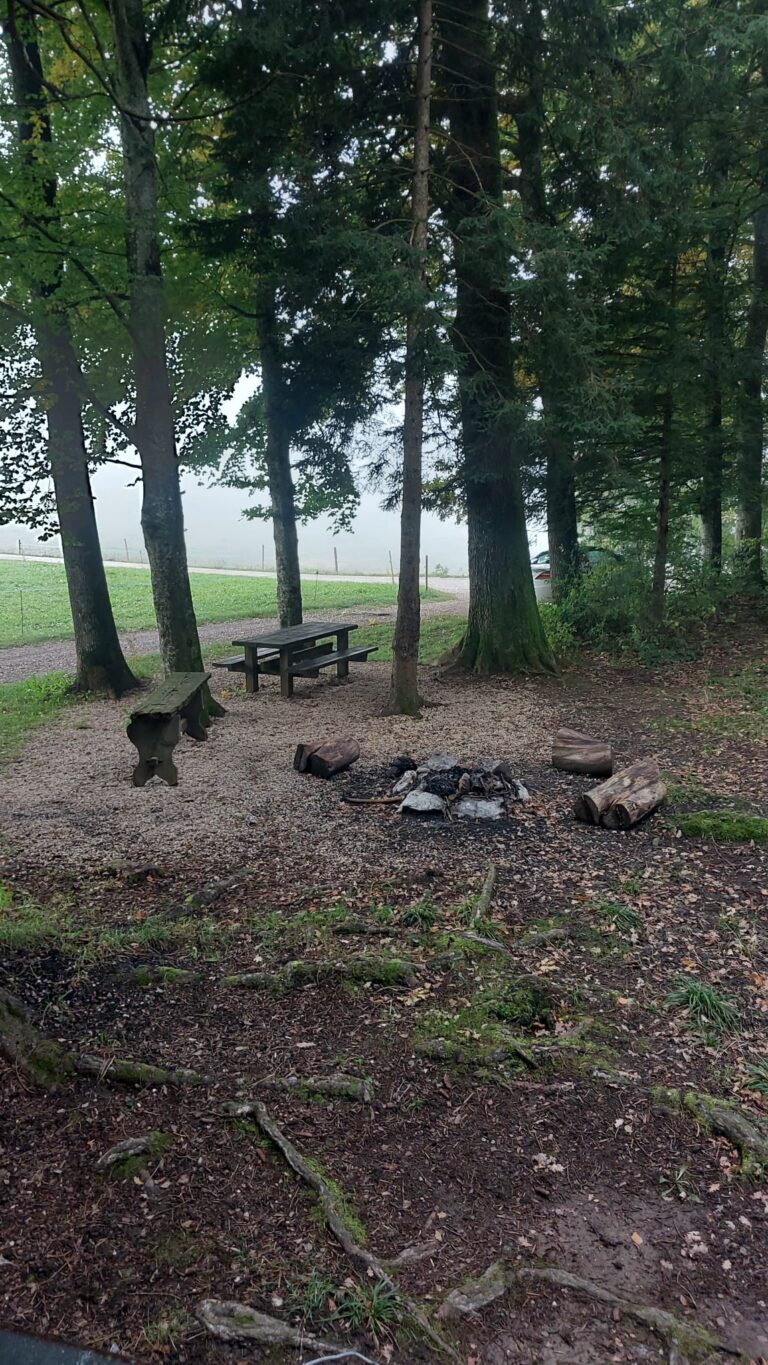 Table Chemin du Charavet