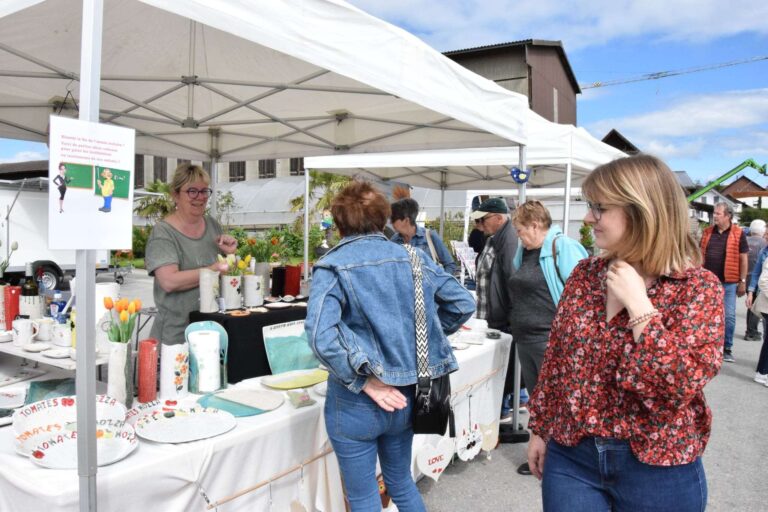 Marché villageois à Frasses