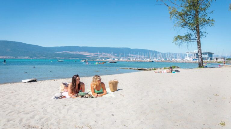 Plages de sable et criques à Estavayer-le-Lac